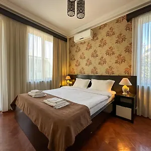 Hotel Four Brothers, Tiflis